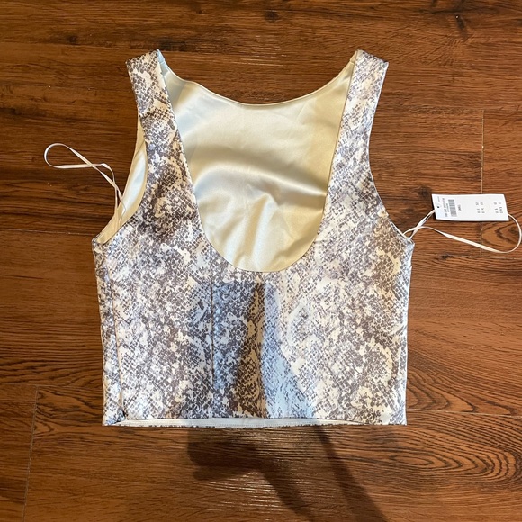 Abercrombie and Fitch — Satin Sculpt Shell Top — Snakeskin - Picture 4 of 6